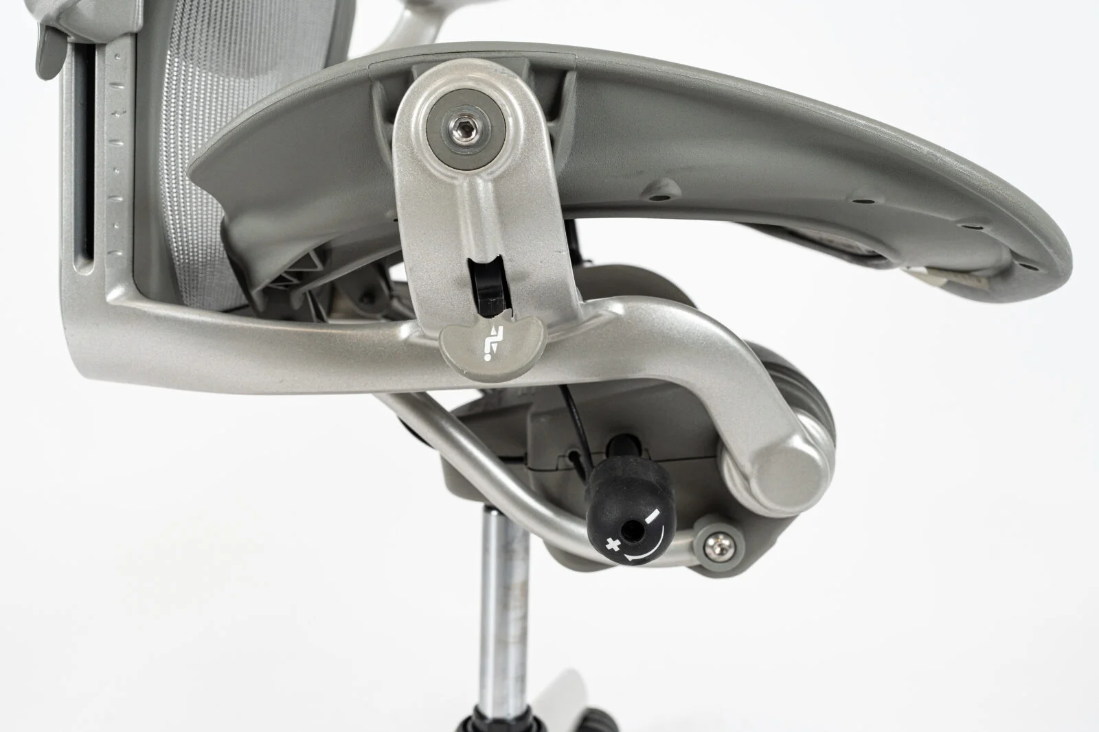 Herman Miller | Model: Aeron Classic | Color Titanium hand rest adjustable