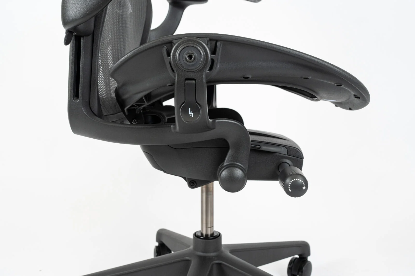 Aeron remastered adjustments outlet